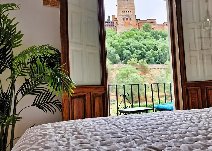 The Nasrid - Apartamento con balcón frente a la Alhambra - Vistas desde la cama